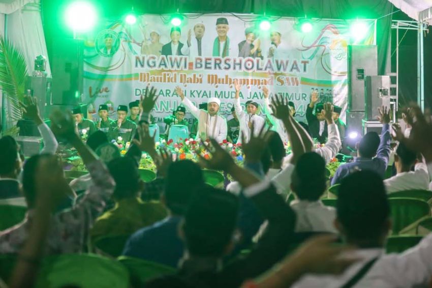 Kepincut Ekotren, Ribuan Kiai Muda di Ngawi Dukung Ganjar Presiden 2024