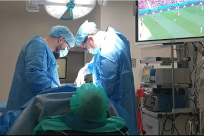 Dokter Izinkan Pasien Nonton Piala Dunia 2022 saat Sedang Operasi