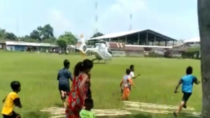 Pendaratan Helikopter di Lapangan Ranggeh Pasuruan Bagian dari Latihan