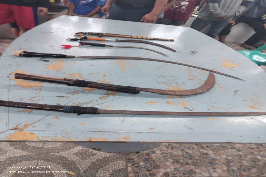 Bawa Senjata Tajam untuk Tawuran, 6 Pelajar di Bekasi Ditangkap Warga