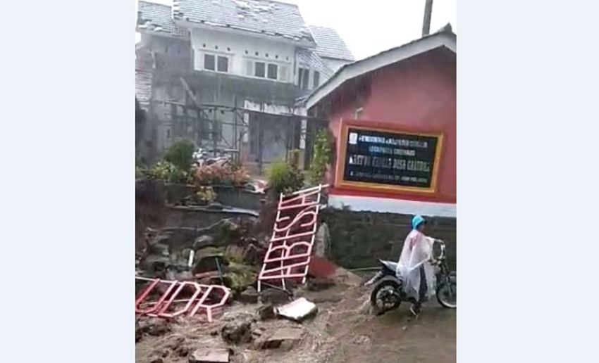 Hujan Deras Guyur Lokasi Gempa Cianjur, Sejumlah Titik Longsor dan Ambles