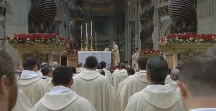 Paus Fransiskus Pimpin Misa Malam Natal di Vatikan, Lihat Secara Live