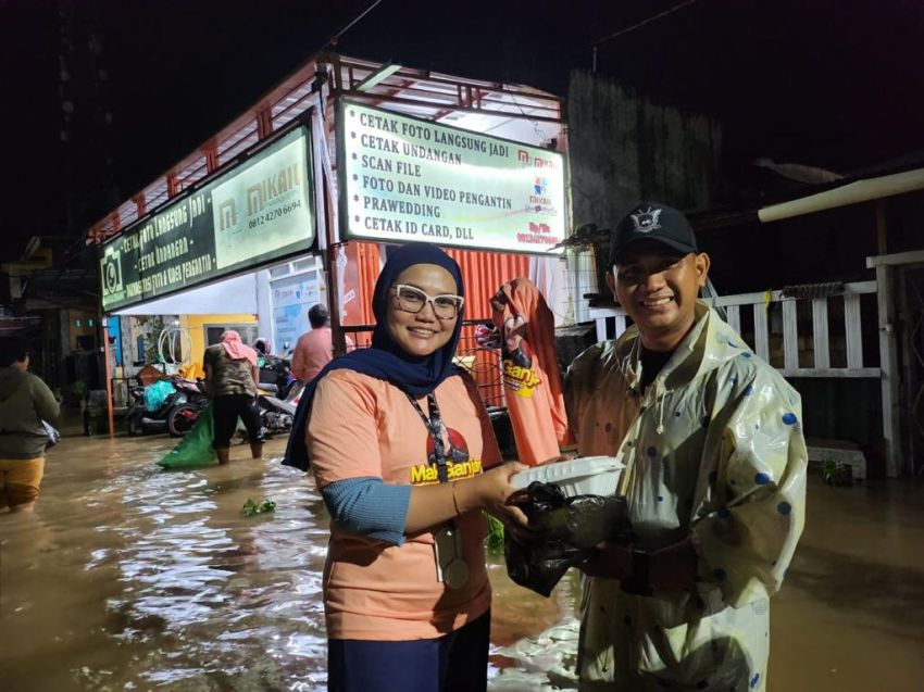 Mak Ganjar Door to Door Bagikan Bantuan untuk Warga Korban Banjir di Sulsel