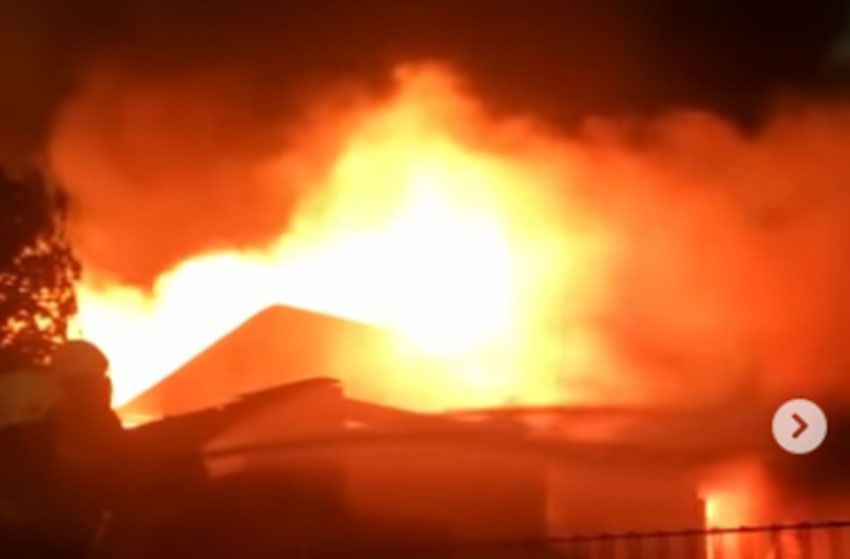 1 Rumah di Mampang Terbakar, 36 Damkar dan 180 Personel Dikerahkan