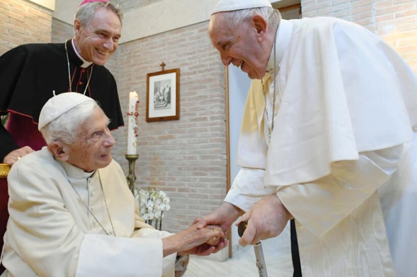 Kesehatan Paus Benediktus XVI Memburuk, Paus Fransiskus Minta Umat Kristen Berdoa