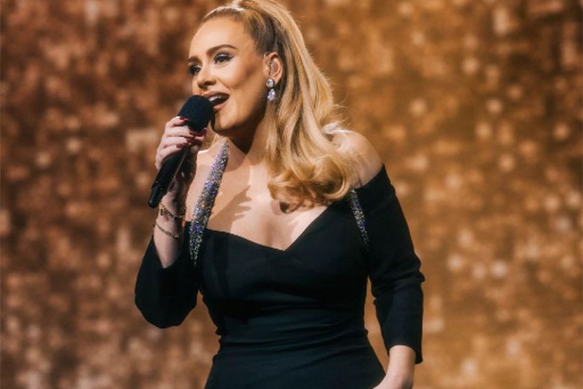 Adele Terharu Kedatangan Penggemar Asal Indonesia dalam Konsernya di Las Vegas