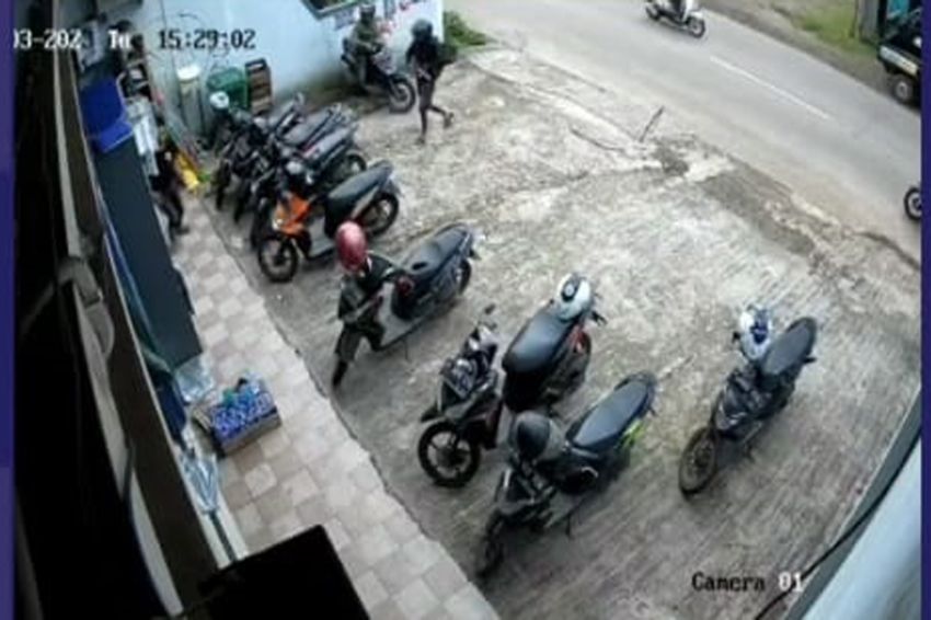 Dipergoki Warga, Maling Motor Todongkan Pistol di Bekasi