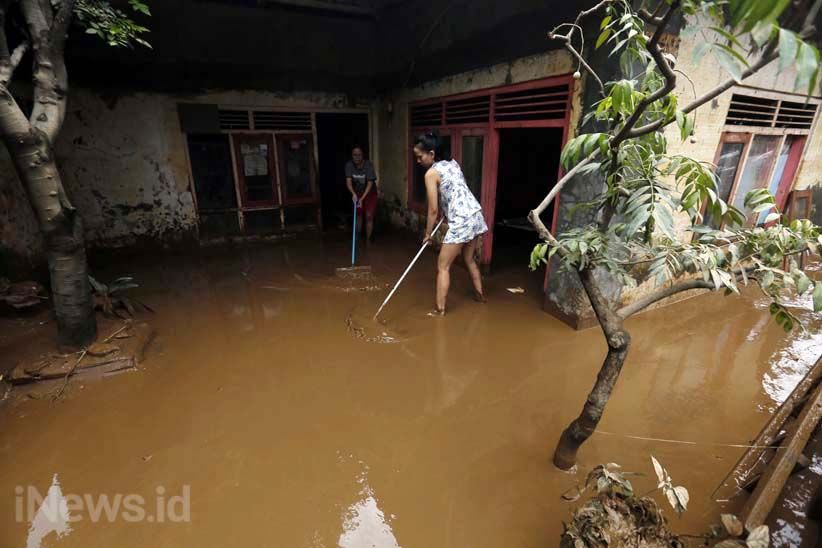 Diterjang Banjir Bandang, Ratusan Warga Kendal Mengalami Krisis Air Bersih