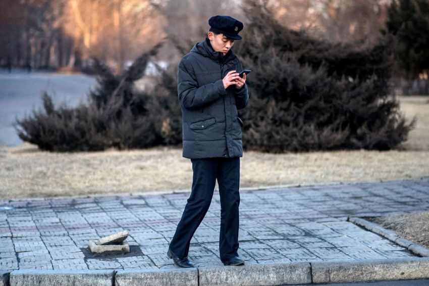 Warga Korea Utara Dilarang Bawa Ponsel