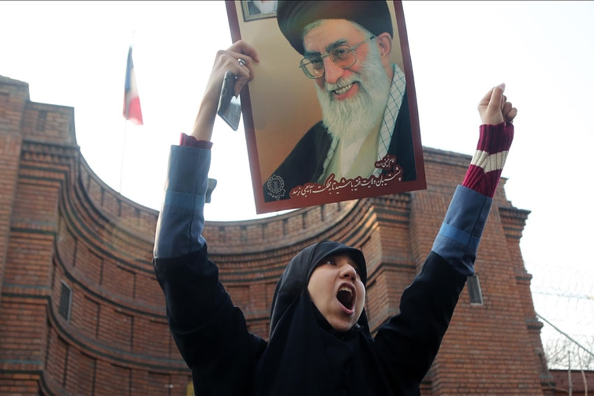 Khamenei Ampuni Puluhan Ribu Tahanan, Termasuk Pengunjuk Rasa