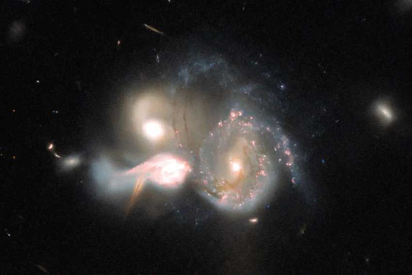 Le télescope spatial Hubble enregistre le processus de collision de 3 galaxies