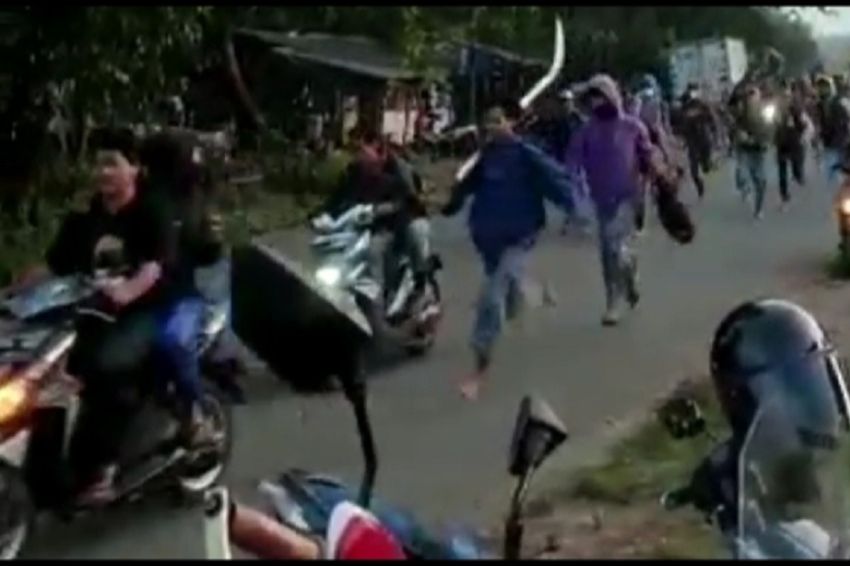 Polisi Bubarkan Aksi Tawuran Pelajar Bercelurit di Gunung Putri Bogor