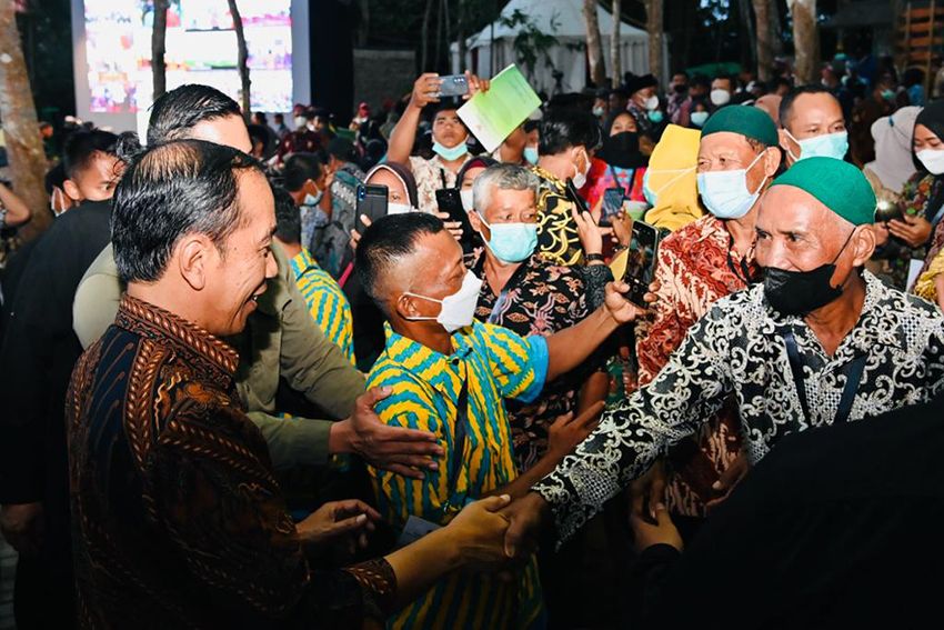Serahkan SK Hutan Sosial, Hutan Adat dan TORA, Jokowi: Untuk Kesejahteraan
