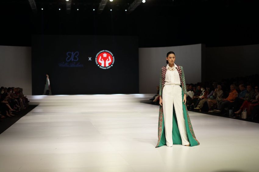 Indonesia Fashion Week 2023 Ini Koleksi Lady Fashtro Yang Perkenalkan Batik Khas Jambi Myu 