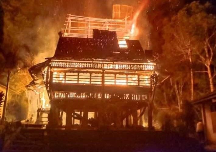 Dihuni 3 Kepala Keluarga, Rumah Adat Nias Berumur 100 Tahun Hangus Terbakar