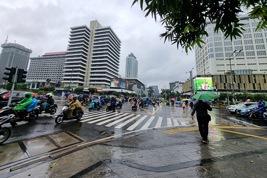 Hujan Gerimis, Lalu Lintas Jalan Sudirman-Thamrin Ramai Lancar