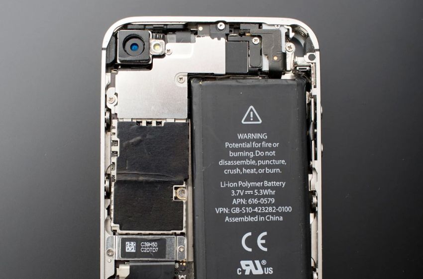 Ciri baterai iPhone