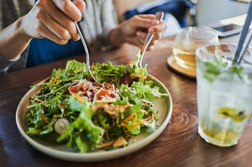 7 Menu Buka Puasa untuk Diet, dari Salad Sayur hingga Sup Kacang Merah