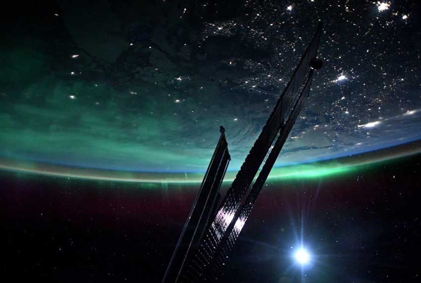 Astronot NASA Abadikan Penampakan Aurora Indah yang Menutupi Bumi