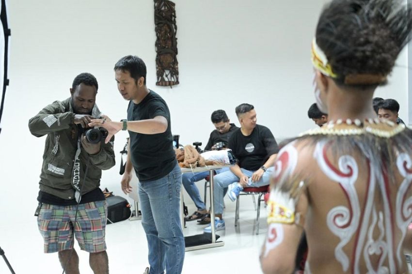 Para Pemuda Papua Ikuti Workshop Fotografi di Gedung PYCH