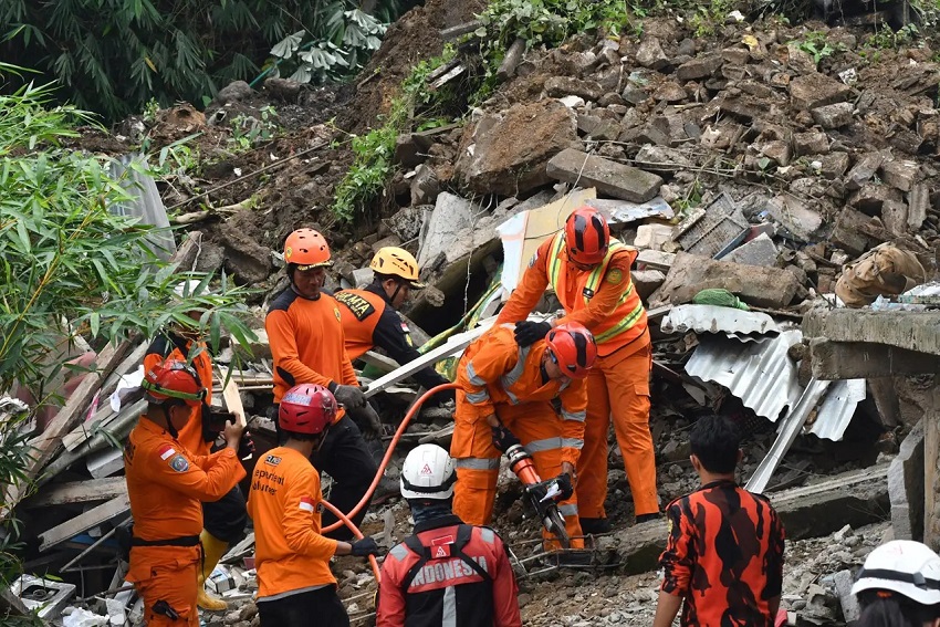 Pencarian 4 Korban Longsor di Bogor Dilanjutkan Pagi Ini