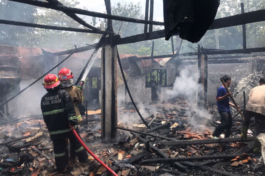 Diduga Korsleting, Pesantren Nurul Hidayah Leuwisadeng Bogor Terbakar