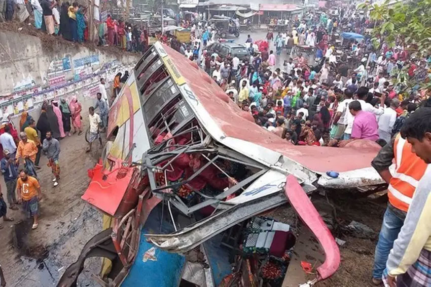 Kecelakaan Maut di Bangladesh, Bus Jatuh ke Selokan Sebabkan 19 Penumpang Tewas