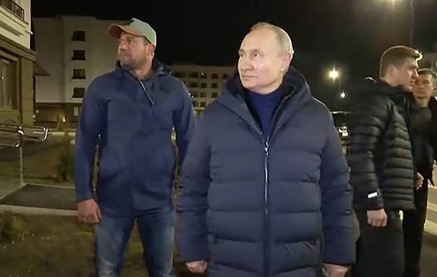 Terlihat di Mariupol, Apa yang Dilakukan Vladimir Putin?
