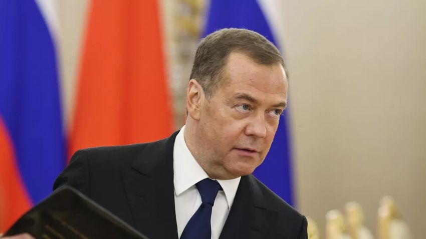 Medvedev: Jika Jerman Tangkap Putin, Itu Deklarasi Perang