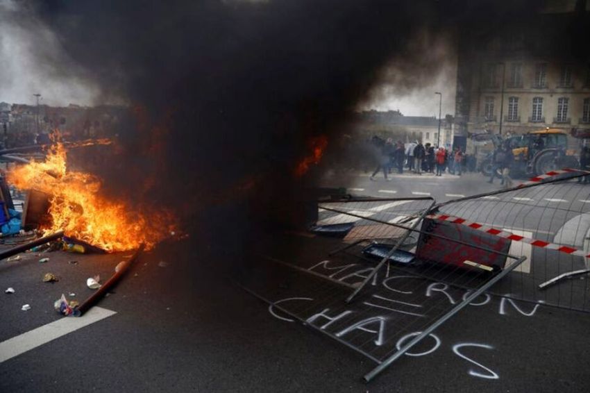 Tolak Reformasi Pensiun, Demonstran-Polisi Bentrok di Seluruh Prancis