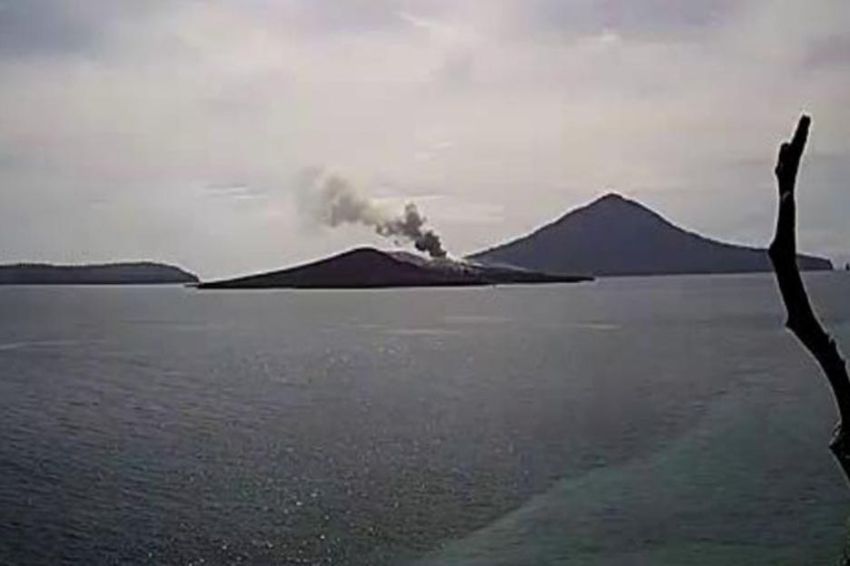 Gunung Anak Krakatau Erupsi, Saat Ini Masih Berlangsung