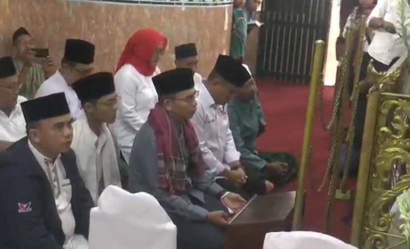 TGB Ziarah ke Makam Waliullah Mbah Hamid Pasuruan