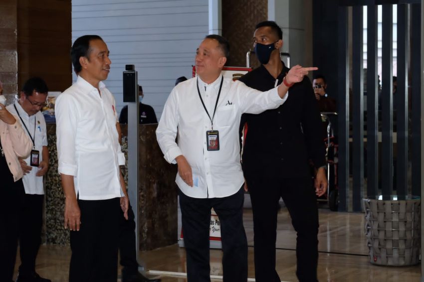 Ketum PSMTI Wilianto Tanta Sambut Presiden di Hotel Rinra Makassar, Jokowi Tanyakan Ini