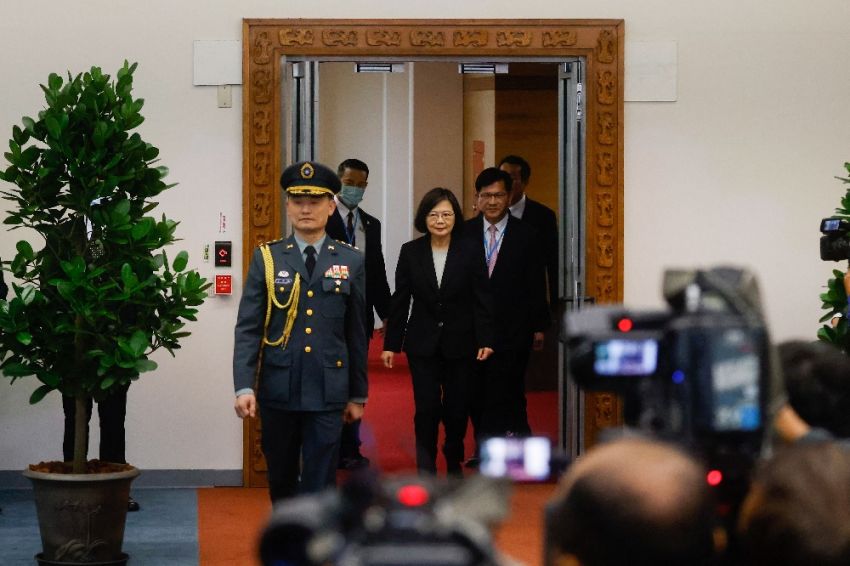 Presiden Taiwan Terbang ke Amerika Serikat, China Murka
