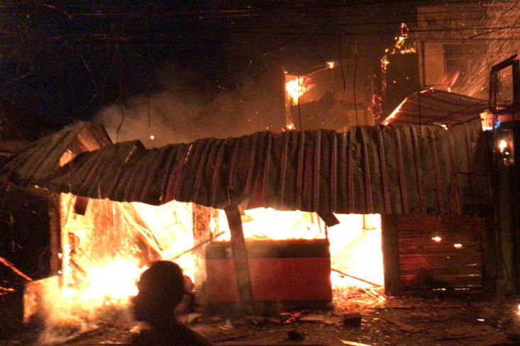 Kebakaran Warung Ayam Geprek di Tebet, 1 Korban Luka Bakar