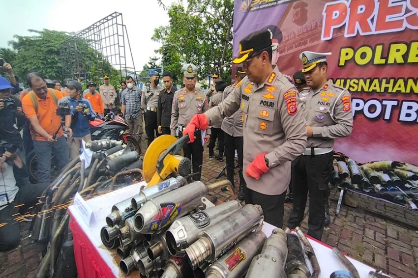 Polres Bogor Musnahkan 1.380 Knalpot Bising