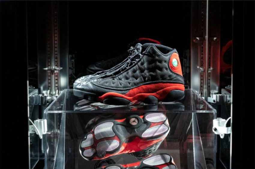 Fantastis! Sepatu Kets Michael Jordan Terjual Rp32,7 Miliar