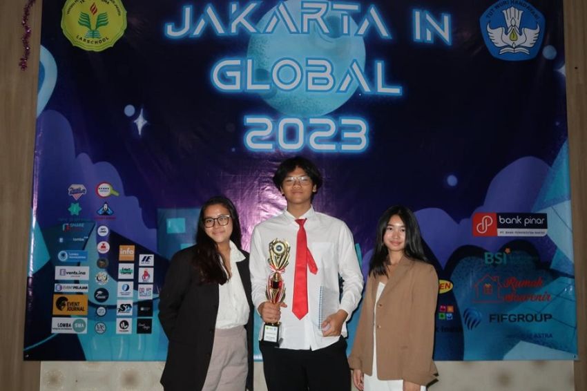 Mentari Intercultural School Juara Debat Berbahasa Inggris pada Jakarta in Global 2023