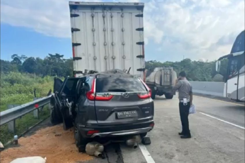 Tol Semarang-Solo Kembali Makan Korban, Minibus Tabrak Truk 3 Tewas