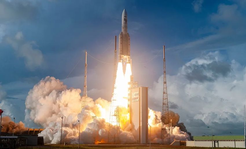 Roket Ariane 5 Diluncurkan untuk Memburu Alien di Jupiter?
