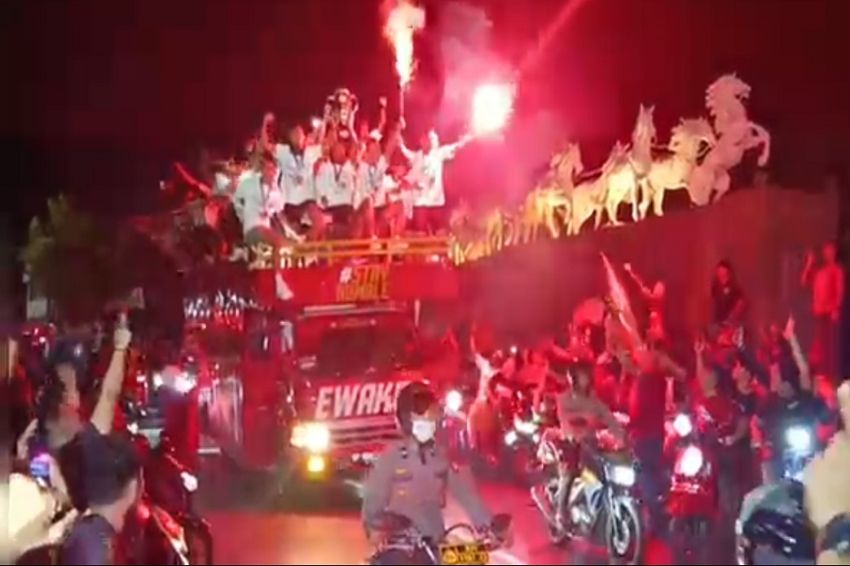 Meriah! Jalanan Parepare Memerah saat Ribuan Suporter Pesta Pora Rayakan PSM Juara Liga 1