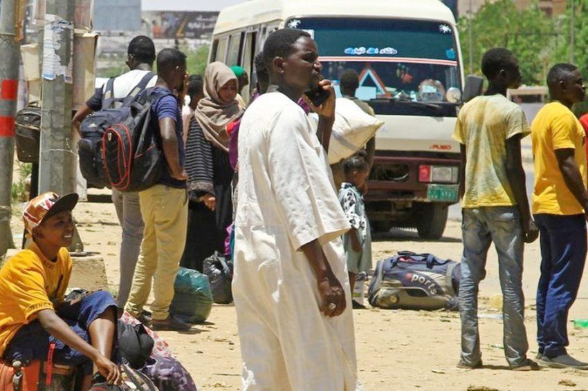 Ribuan Orang Mengungsi dari Khartoum, Mayat-mayat Bergelimpangan di Jalan
