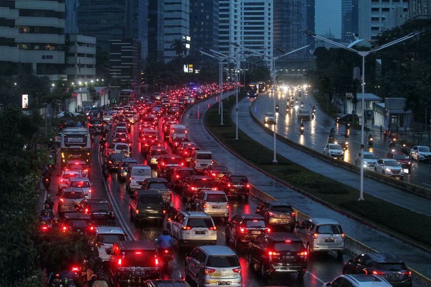 Atasi Kemacetan, Heru Budi Bakal Atur Jam Masuk Kerja di Jakarta
