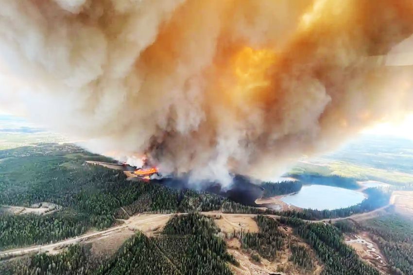 Hot weather sparks wildfires, 13,000 Canadians evacuated