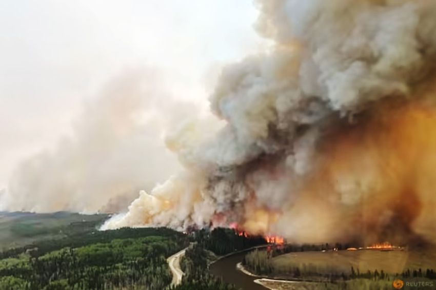 Canadian province declares state of emergency due to forest fires, 24,000 people evacuated