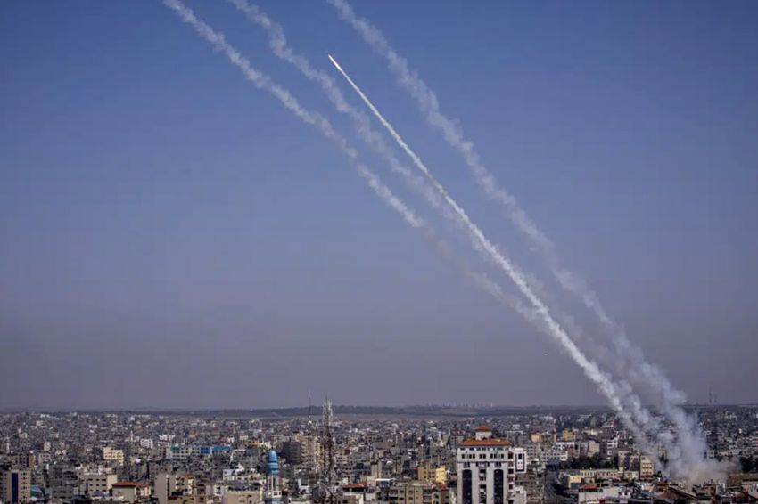 Israel Kembali Gempur Gaza, Militan Palestina Balas dengan Tembakkan 100 Roket
