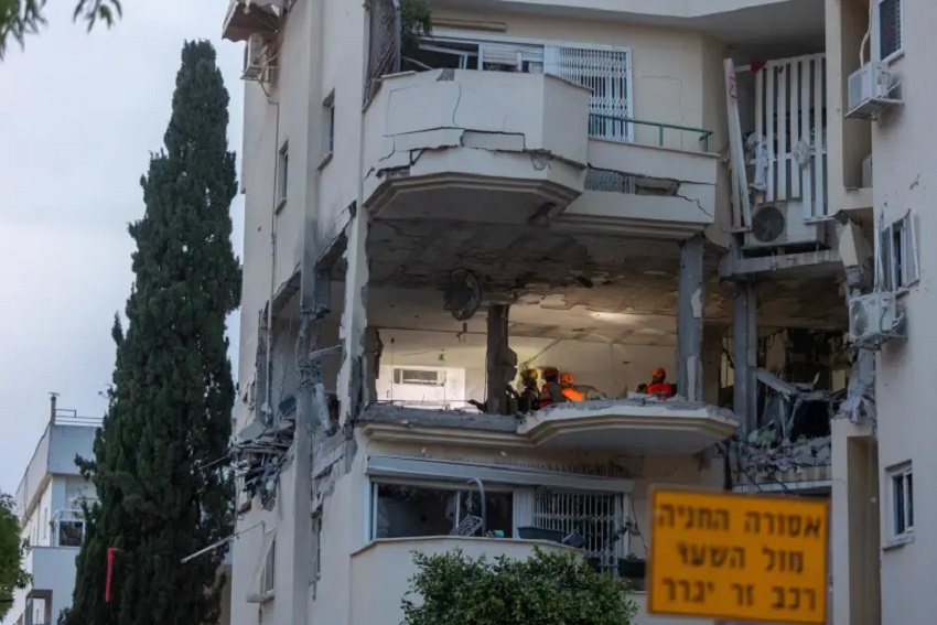 Iron Dome Ngadat, Roket Gaza Hantam Apartemen Israel dan Tewaskan 1 Orang