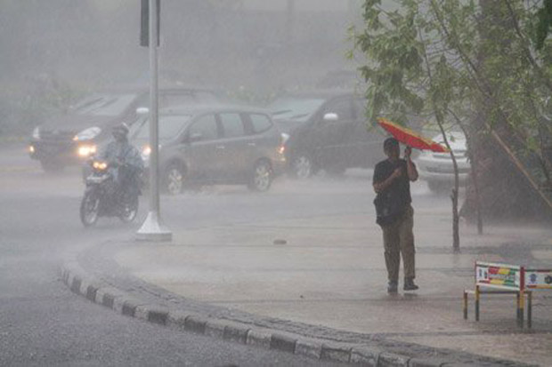 BMKG Prediksi Hujan Lebat Guyur 16 Provinsi Hari Ini