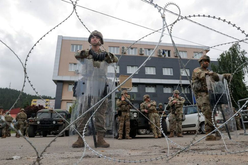 Bentrok dengan Demonstran di Kosovo, 25 Tentara Penjaga Perdamaian NATO Terluka