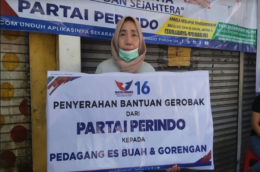 Dapat Bantuan Gerobak dari Partai Perindo, Ibu Siti Taslimah Penjual Es Kopyor Semringah